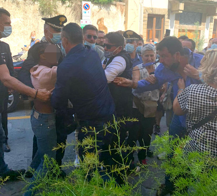 Salvini aggredito in Toscana
