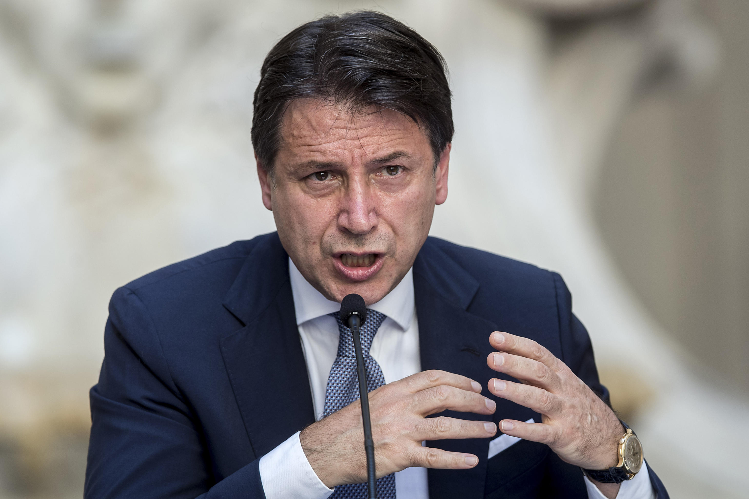 Conte, la luna di miele con gli italiani è finita