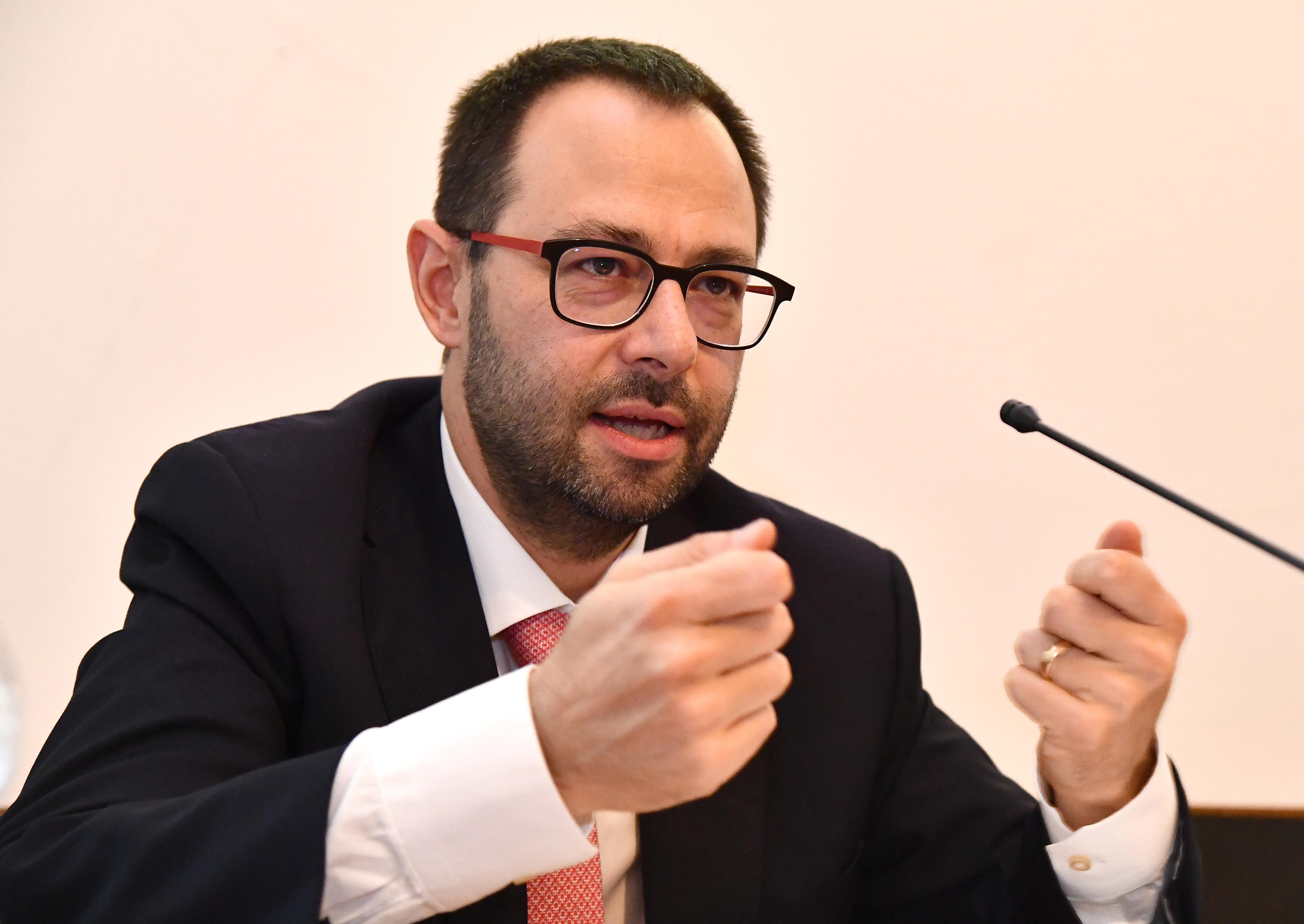 Rete unica, Patuanelli: “giusta direzione, ma è solo l’inizio”