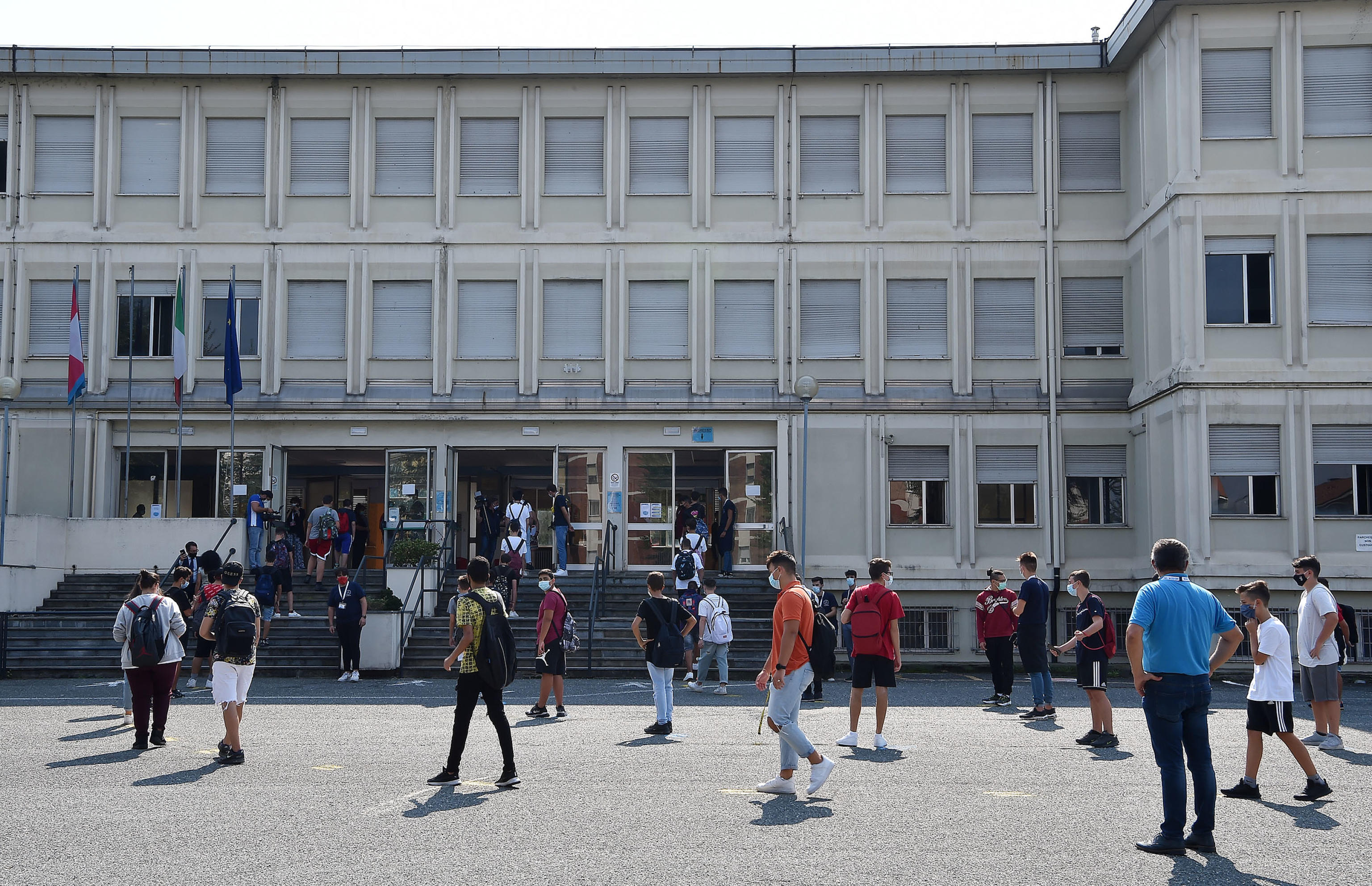 La scuola, il virus e i banchi senza compagni