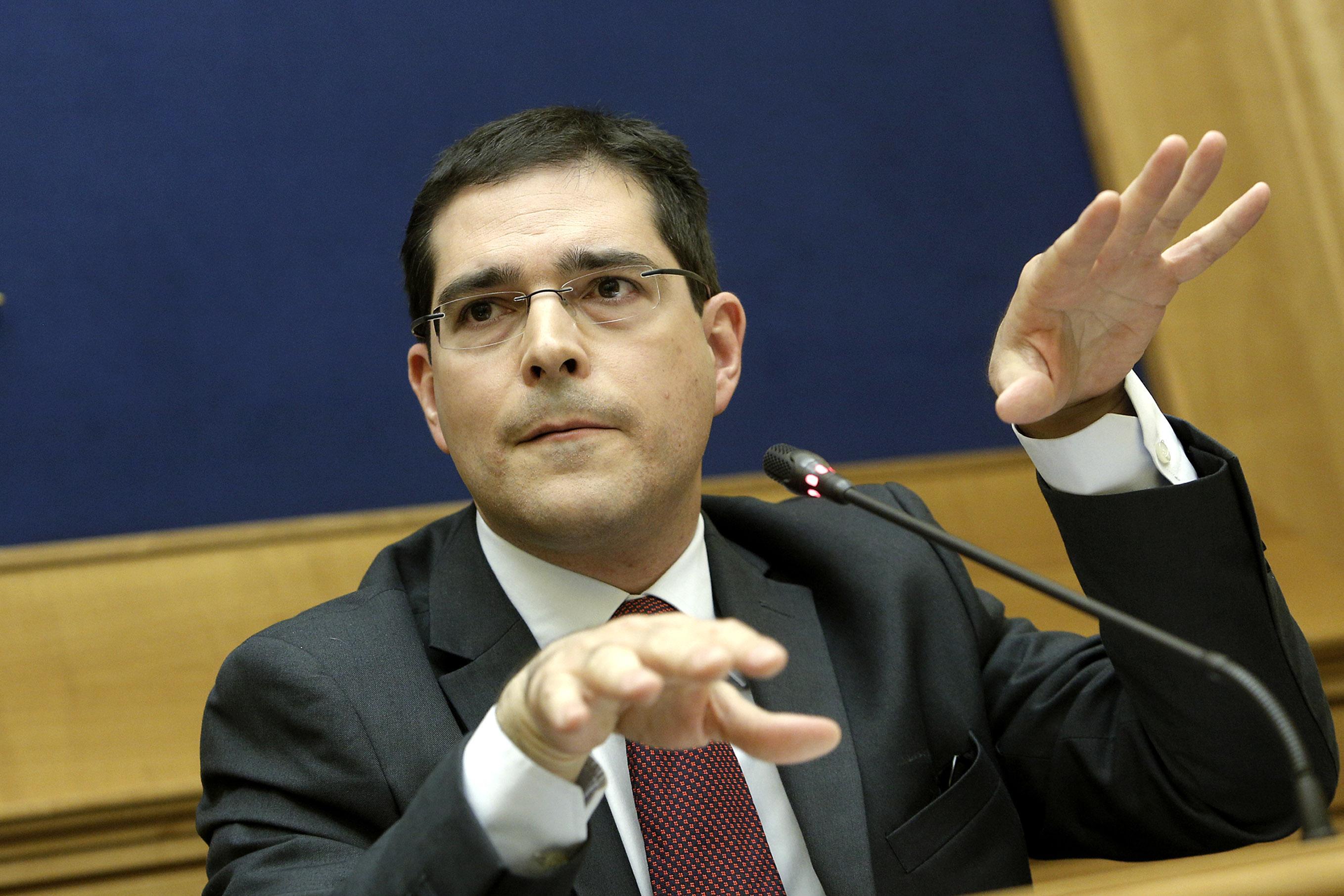 L’Italia taglia la casta, ma si consegna al diavolo