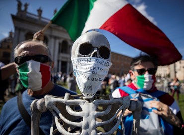 Il Governo fa zero a zero nel derby tra negazionisti e catastrofisti