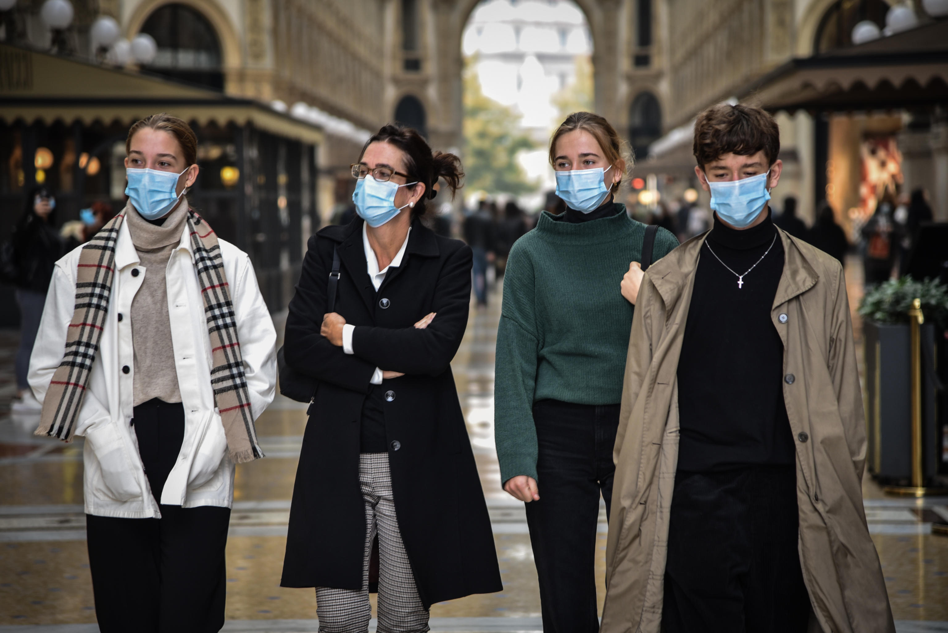 Covid, chiusure e Regioni: ecco cosa succede