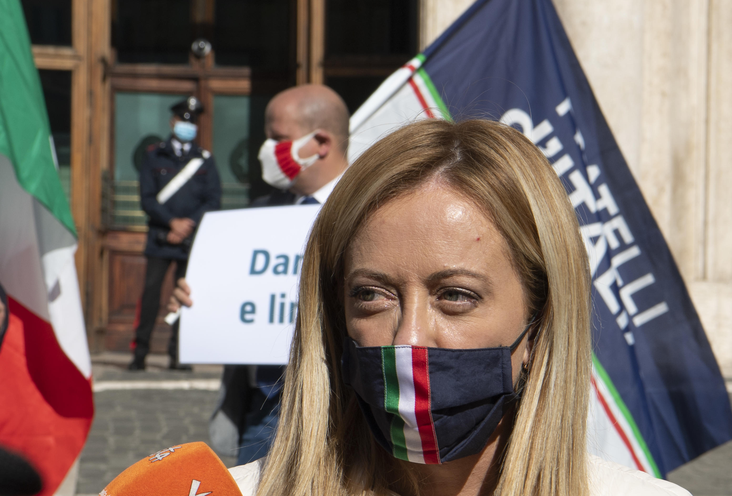 Fdi, Parlamento “presidiato”