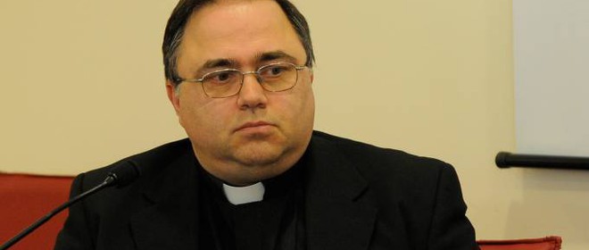 Aborto peggio di pedofilia, bufera su prete Macerata