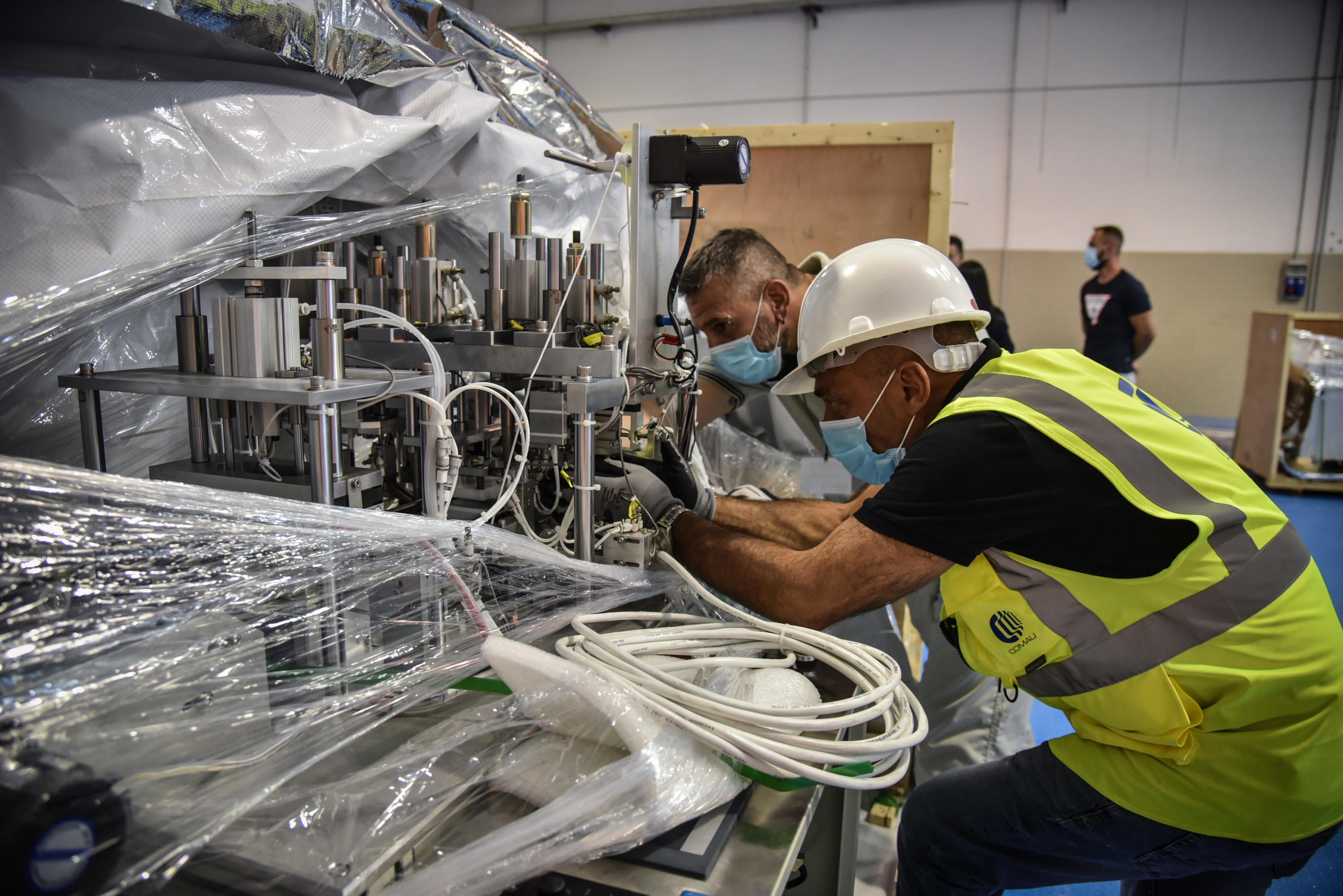 Istat: cala la produzione industriale