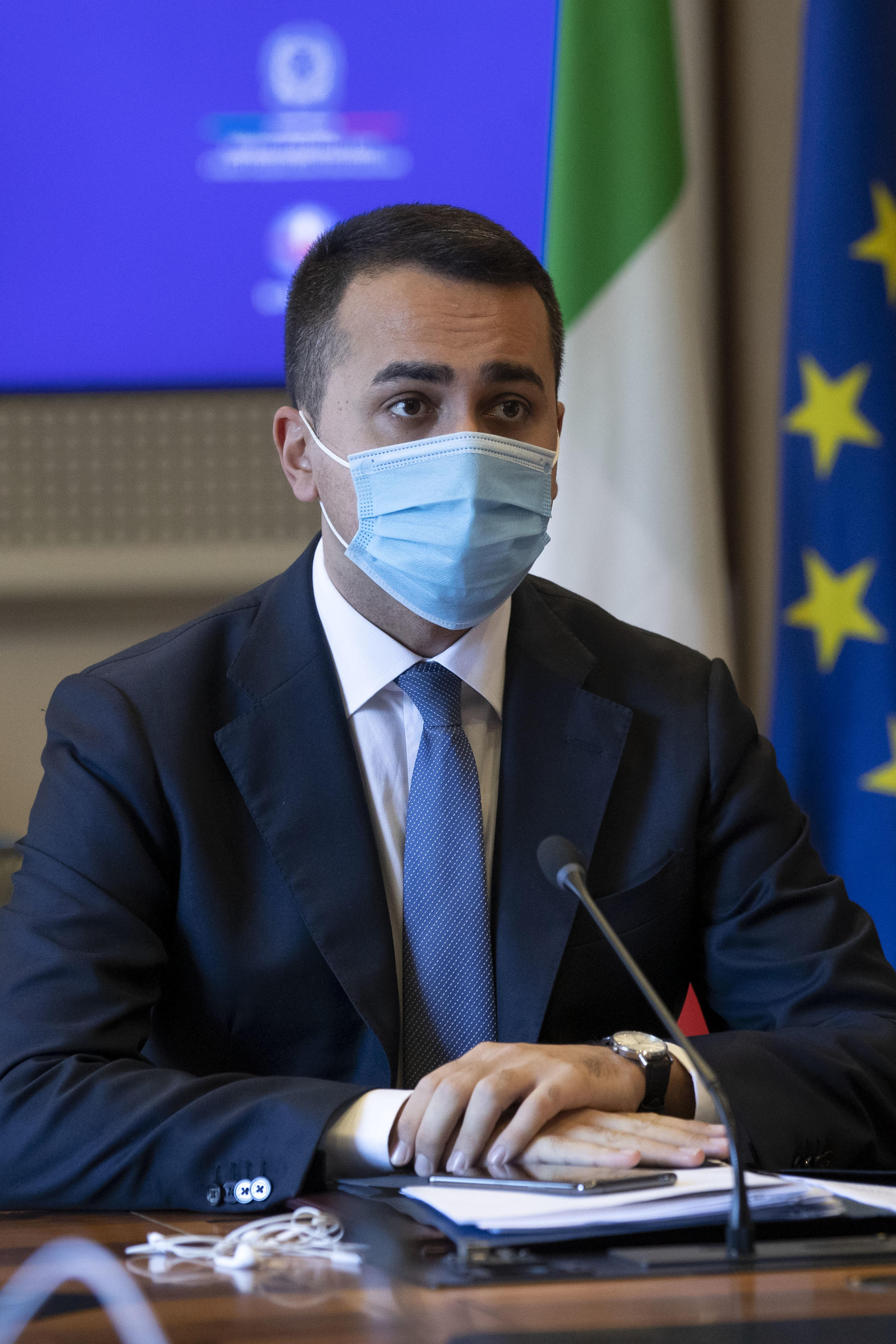 Di Maio chiude a Berlusconi, Ravetto e altri due passano alla Lega