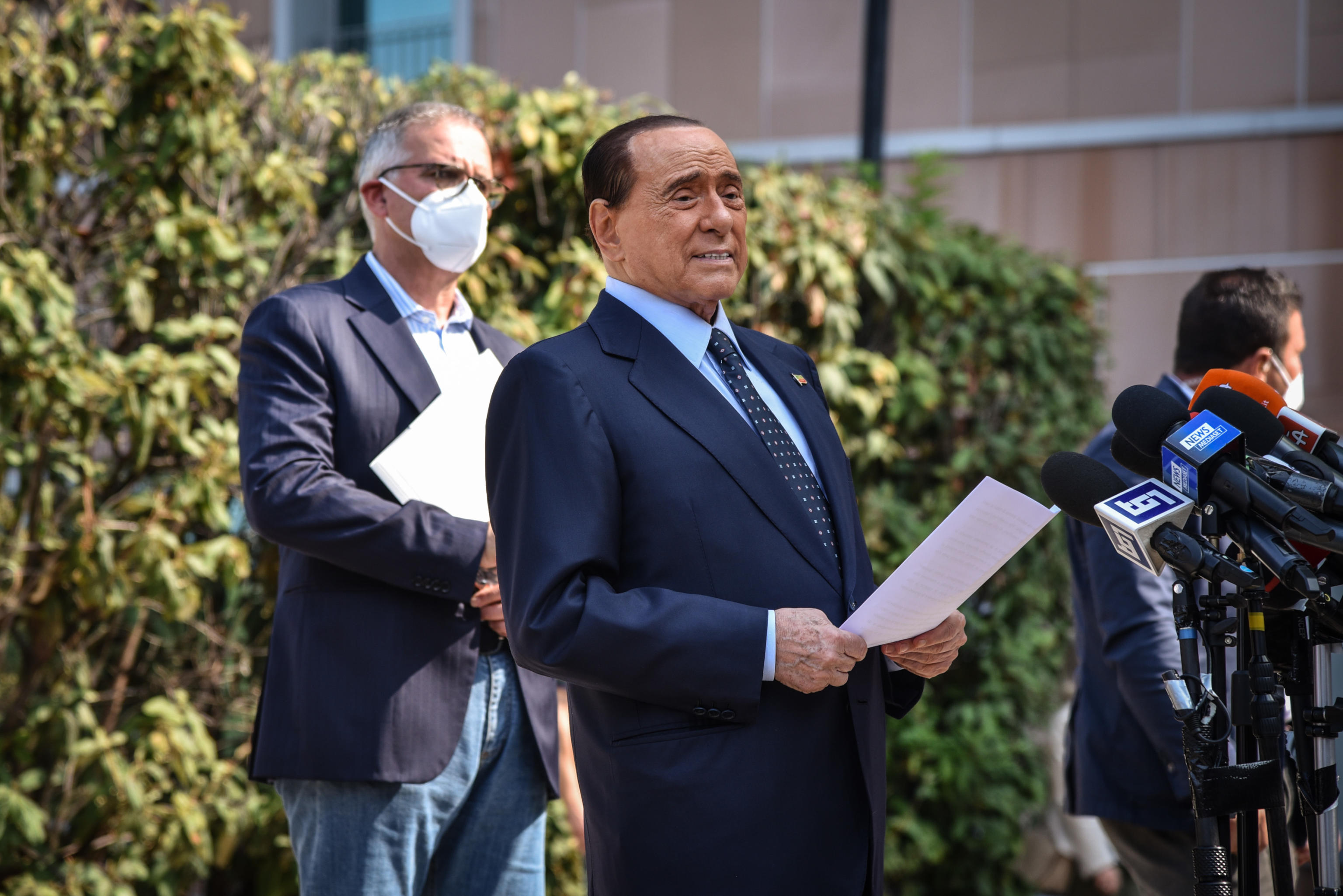 Nota a margine: Berlusconi inseguito dalla maggioranza