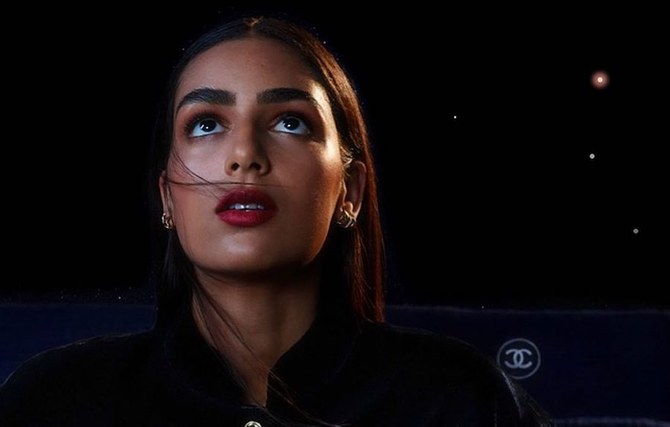 Nora Attal modella per la campagna Chanel Beauty