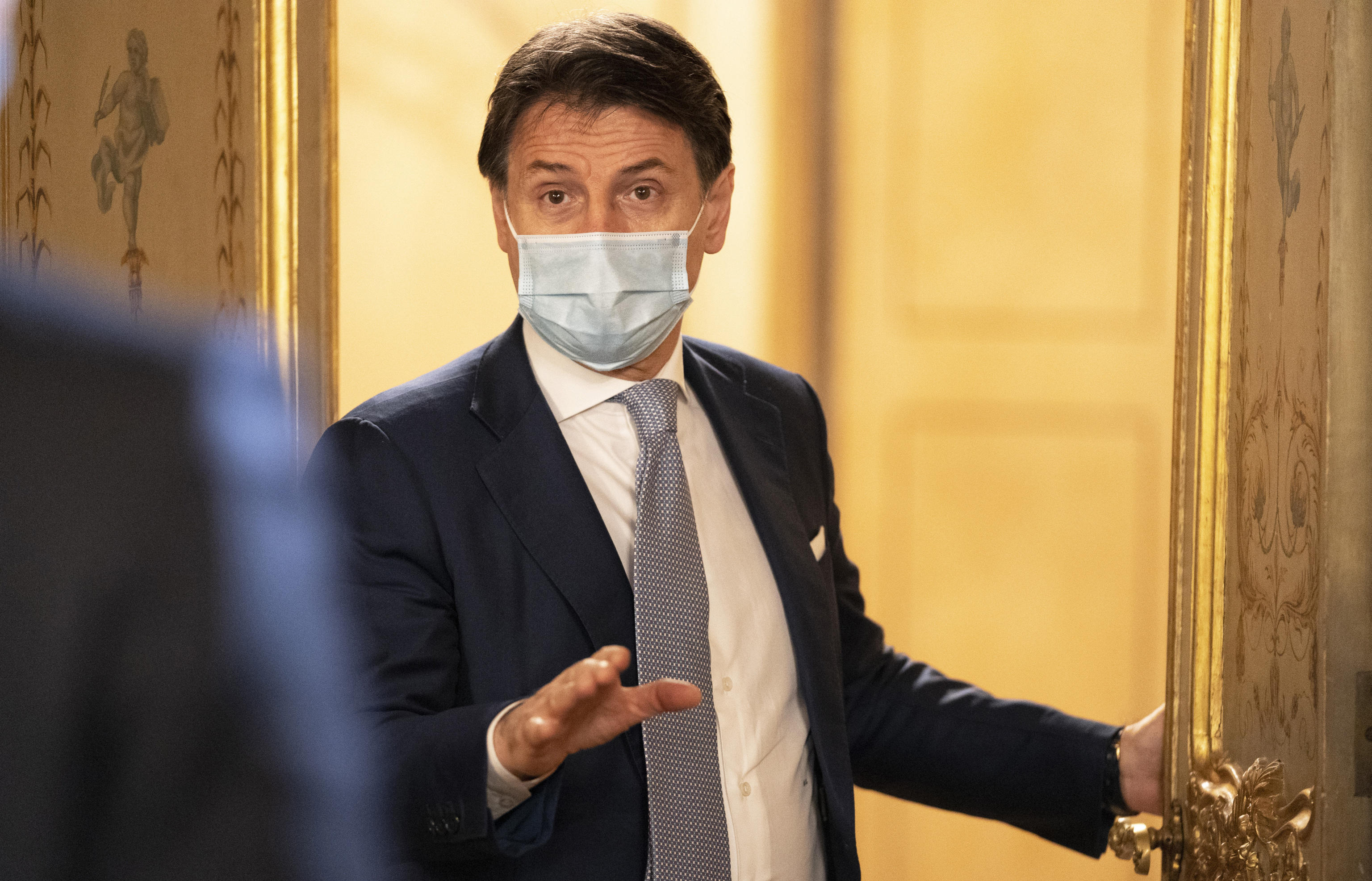 Il Paese va a picco, Conte