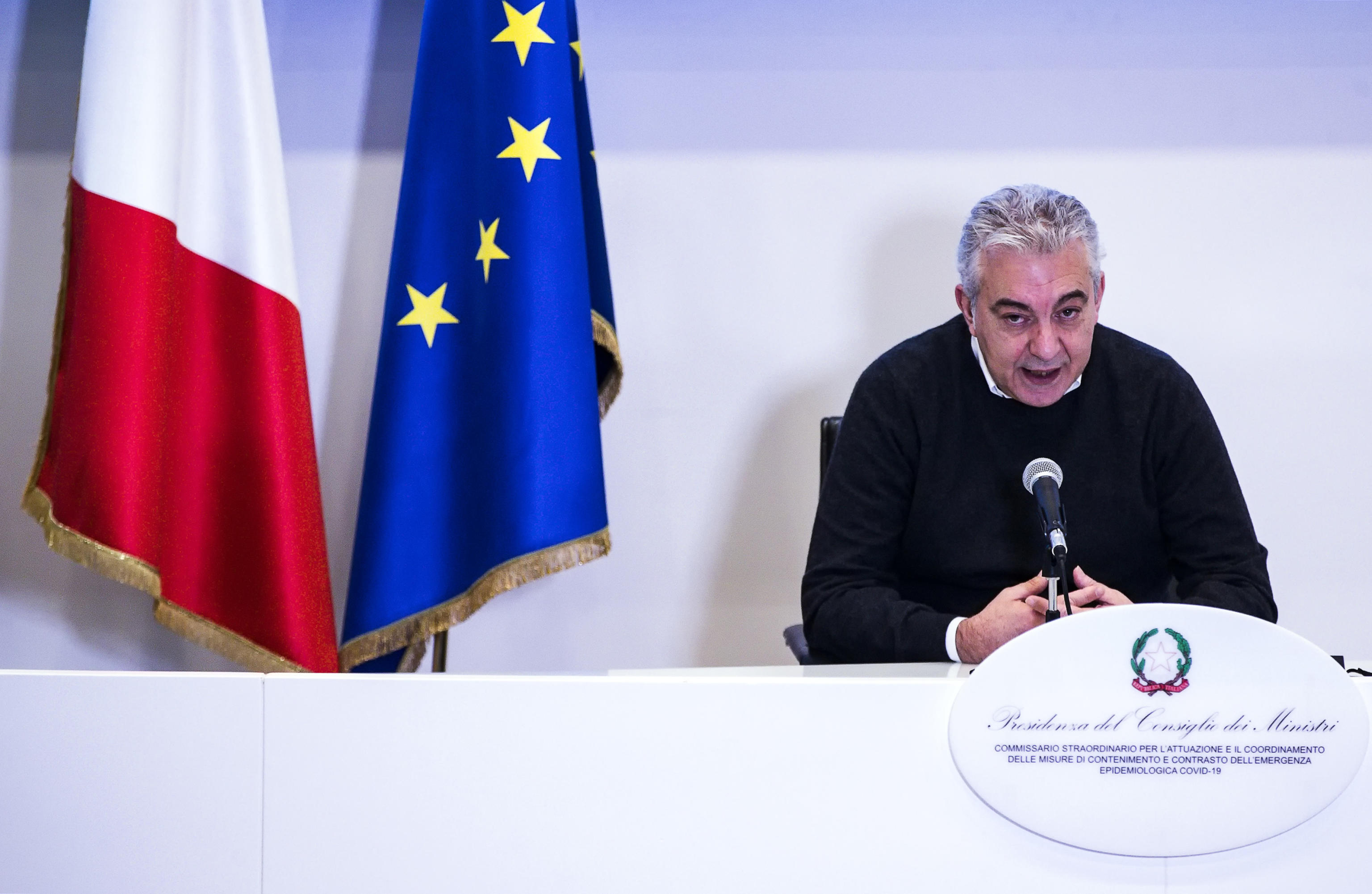 Arcuri e il teatrino degli assembramenti