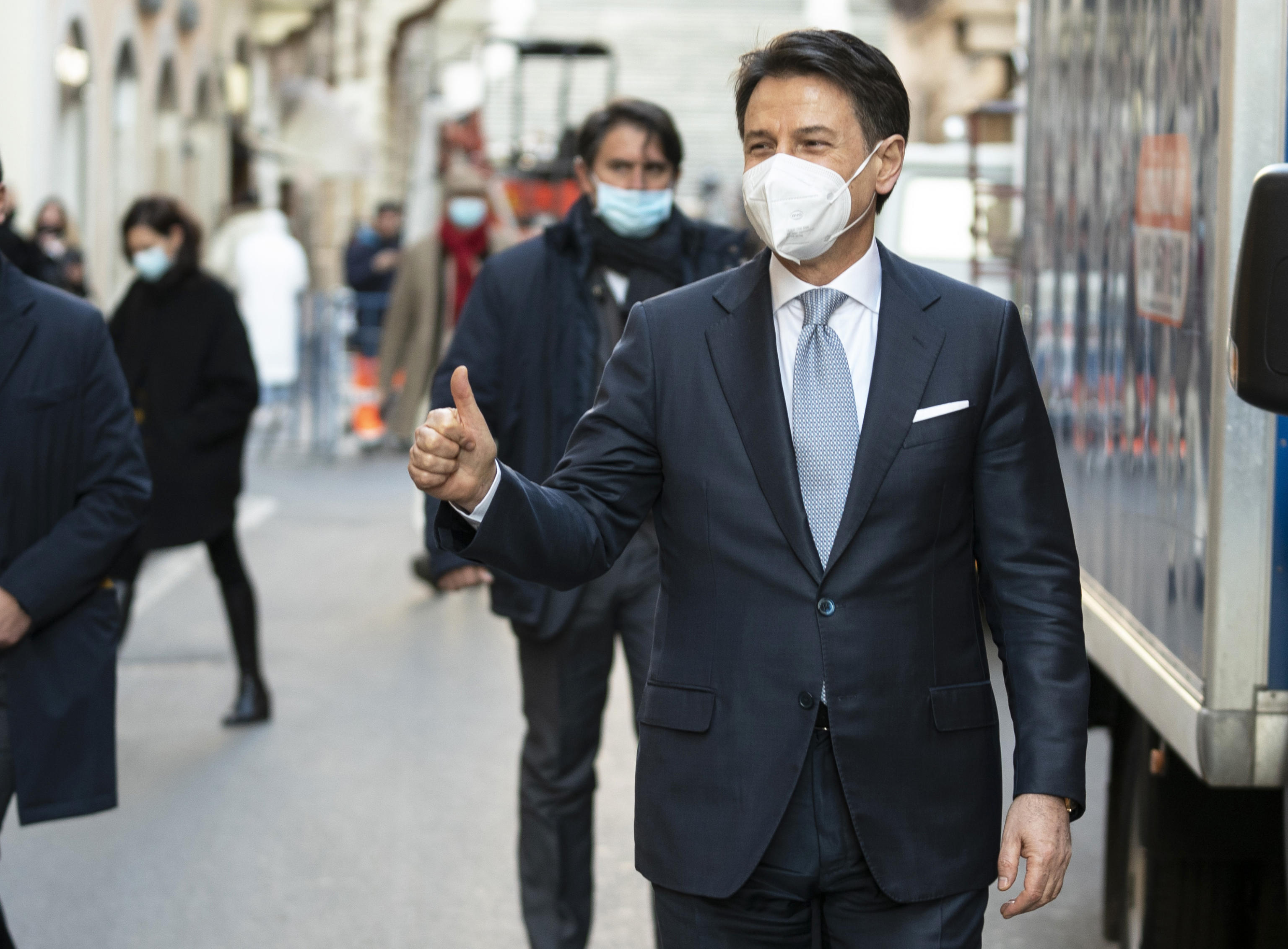 Per Conte la parola “domani” è per sé. E il Paese?