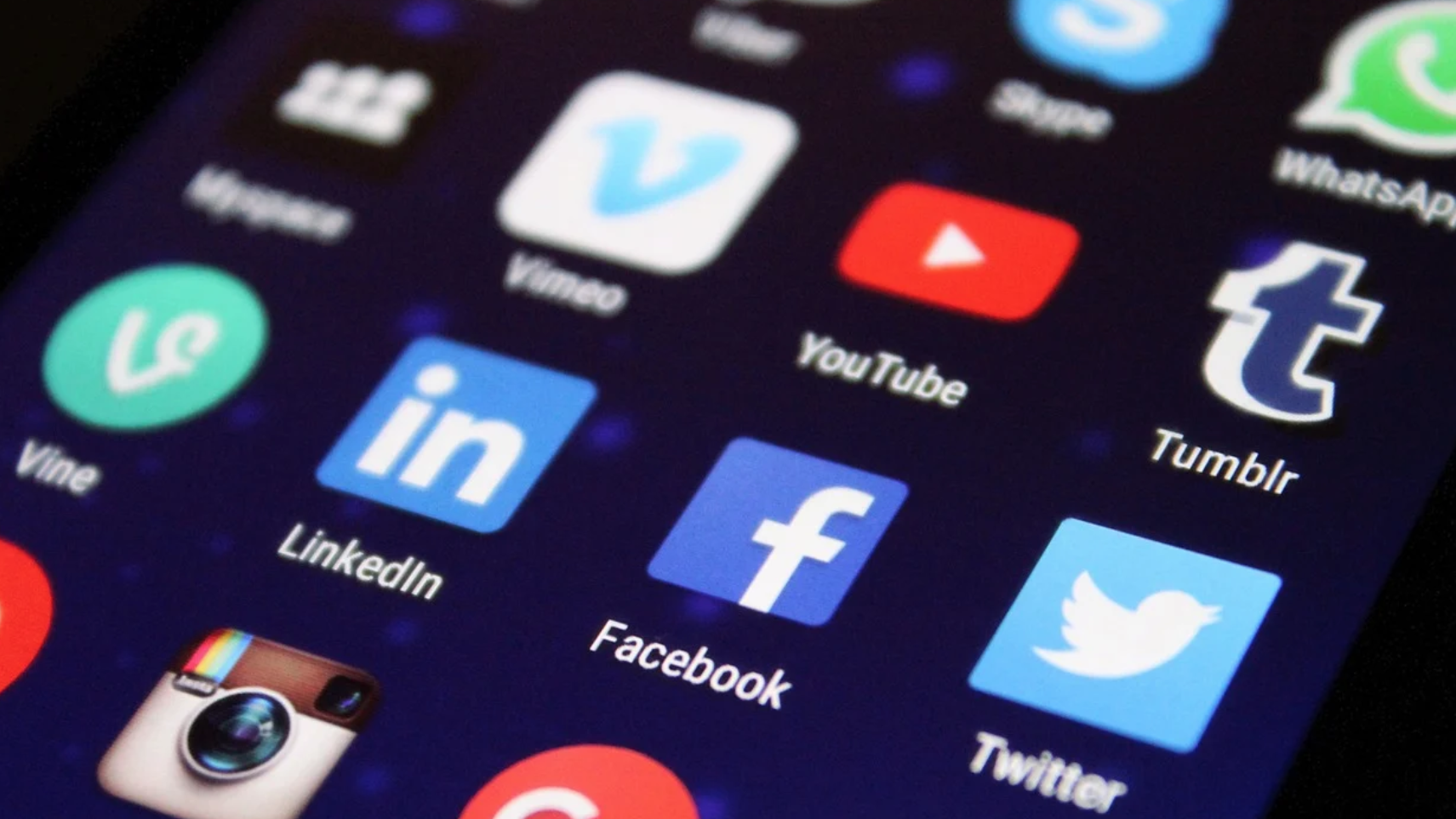 I social svolgono un servizio pubblico, pertanto vanno regolati