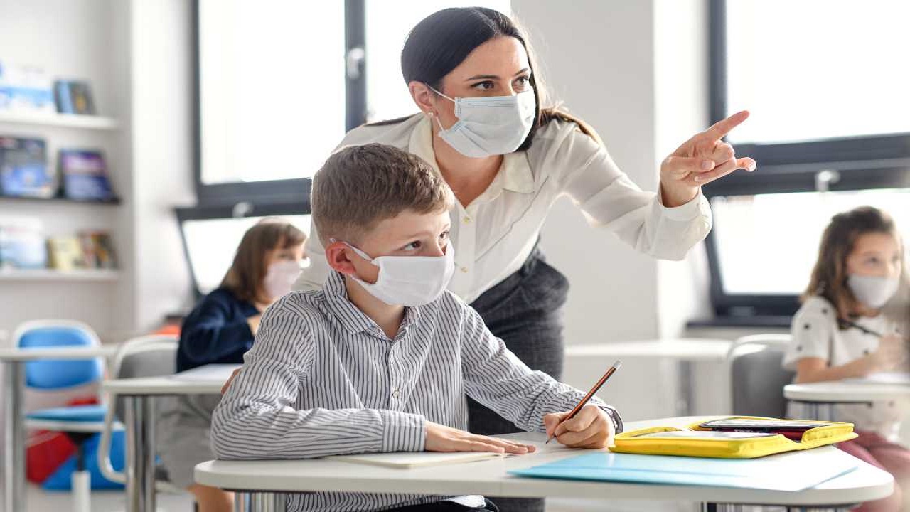 Scuola e Covid: docenti da vaccinare in via prioritaria?