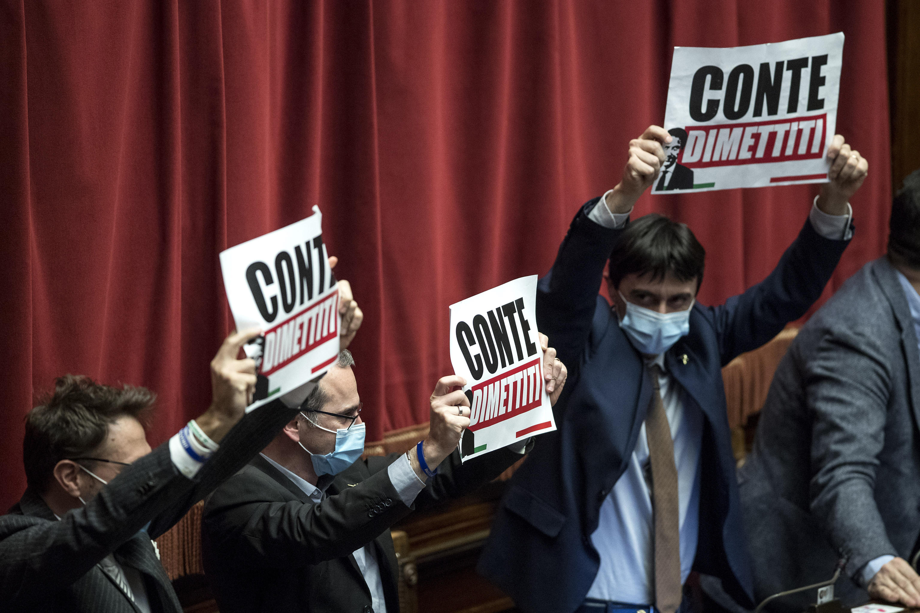 Nota a margine: se cambiare il governo è un rischio mortale, non è democrazia, come insegna l’esempio britannico 