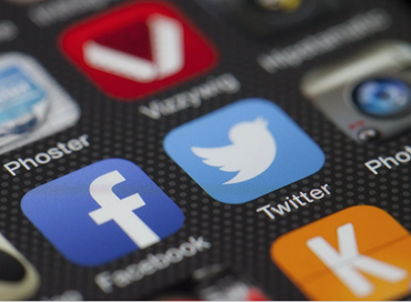 Minori sui social: il Garante apre fascicolo su Facebook e Instagram