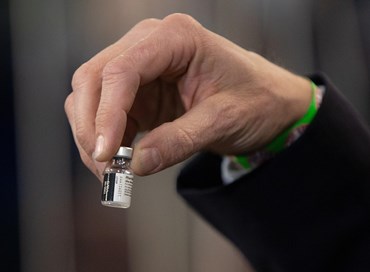 Vaccino anti-Covid, Pfizer fornirà all’Ue 75 milioni di dosi in più
