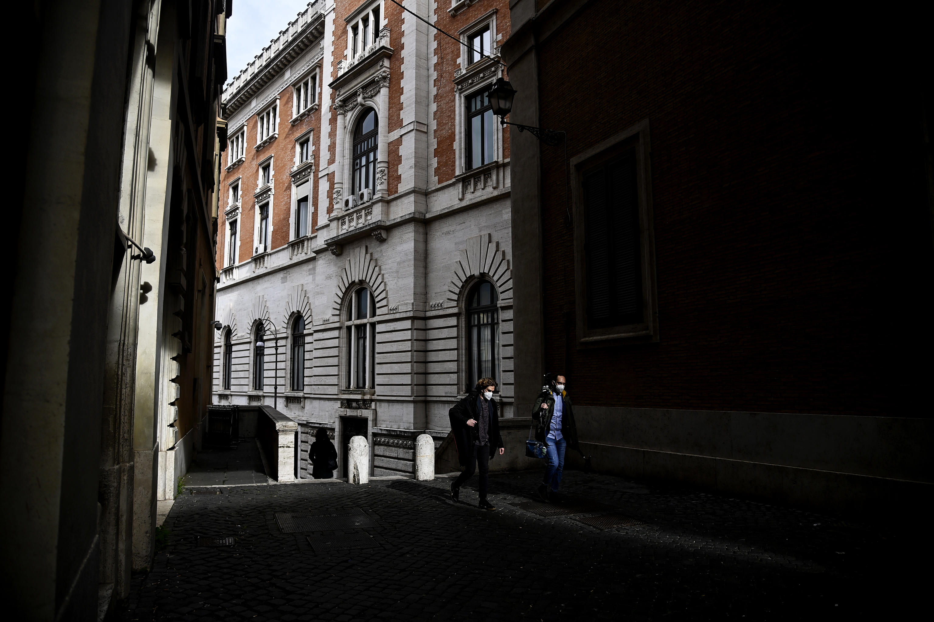 Nota a margine: Parlamento sotterraneo ieri e oggi