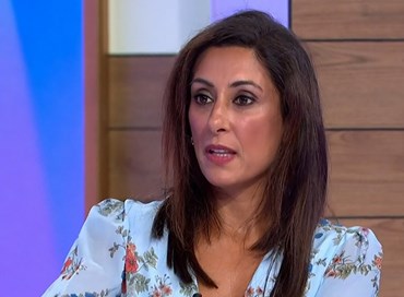 Uk, presentatrice inglese di origine pachistana dichiara di non essere una musulmana praticante e viene minacciata online