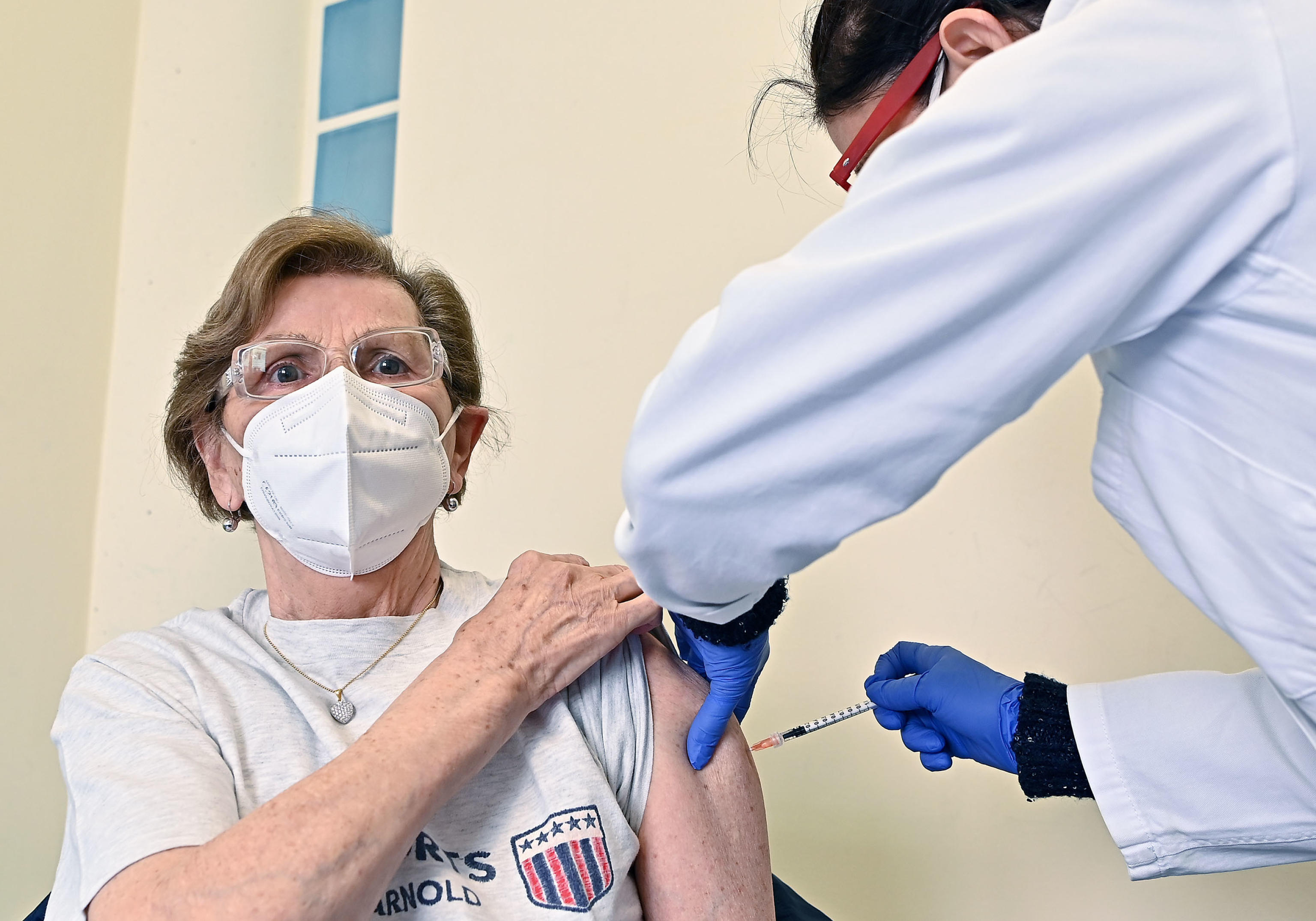 Il nuovo piano vaccini del Governo Draghi e la piattaforma informatica di Poste