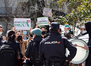Spagna: approvata la legge sull’eutanasia