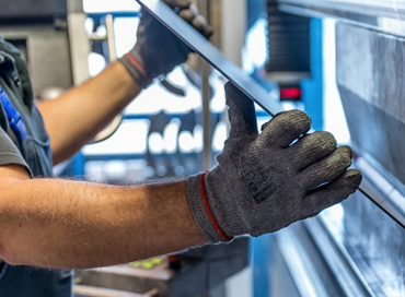 Istat: produzione industriale in lieve aumento