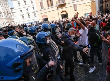 Le esplosioni distruggono, non riaprono