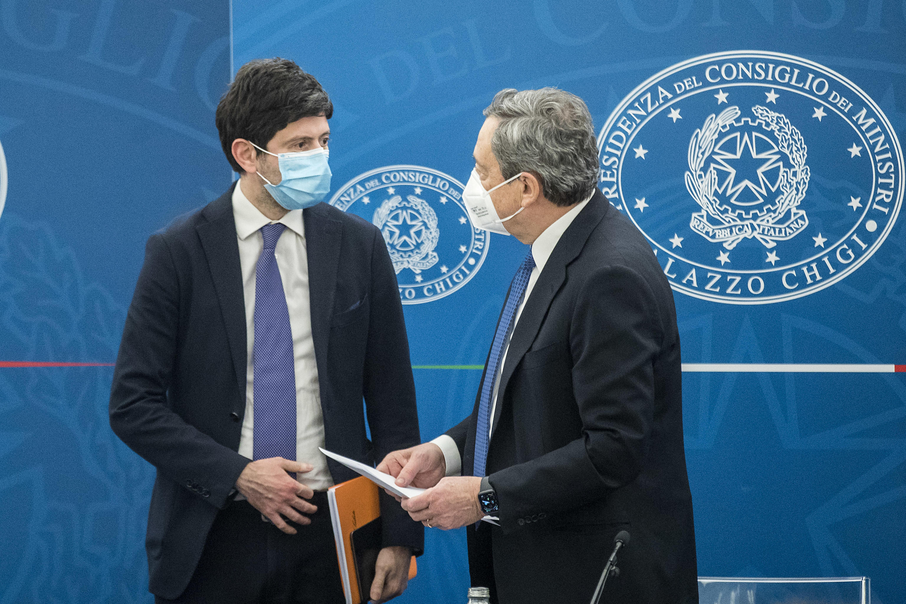 Lo scaricabarile di Speranza rischia di contagiare anche Draghi