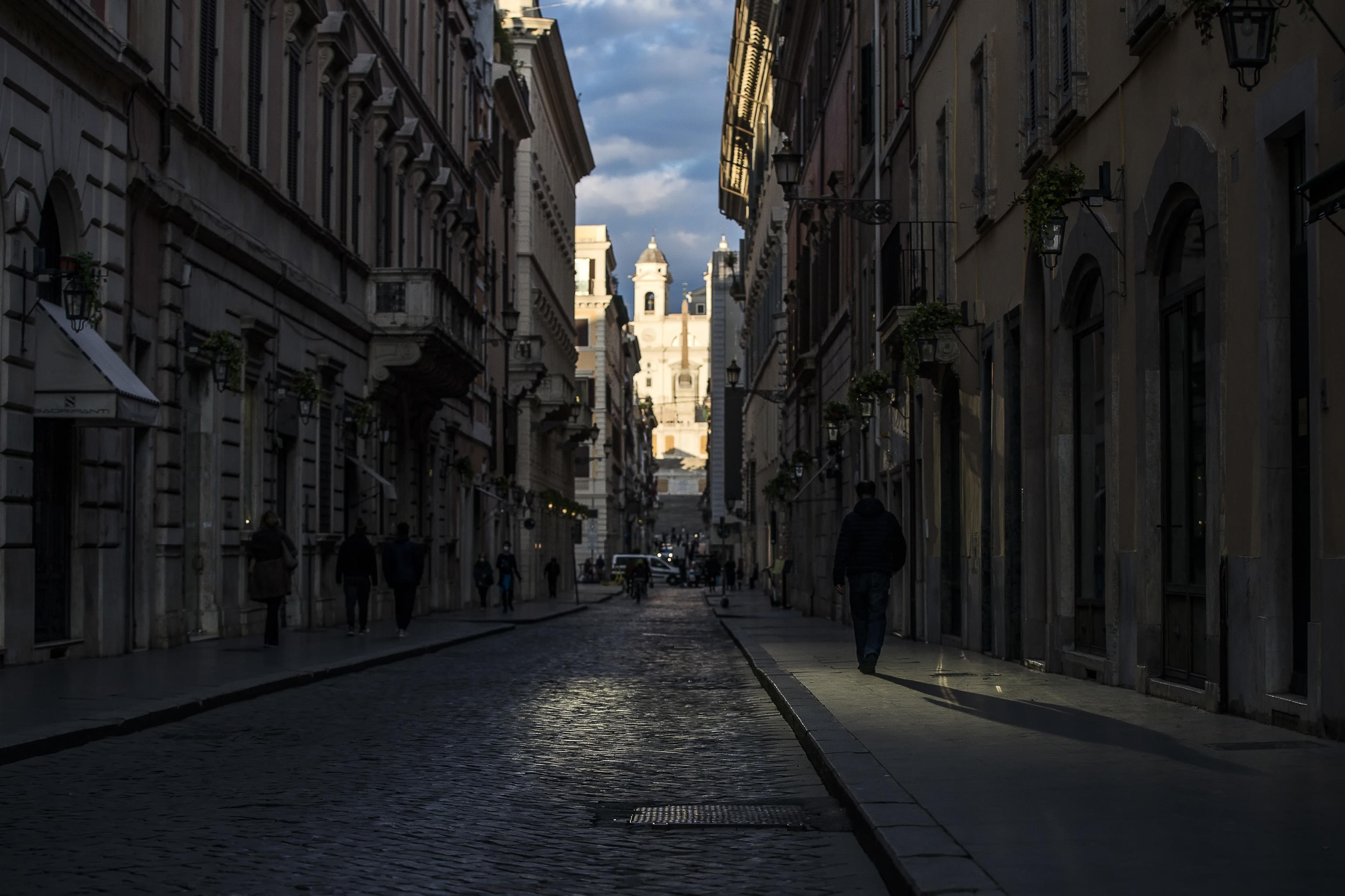 Benedetto: “Il coprifuoco è un non senso” (video)