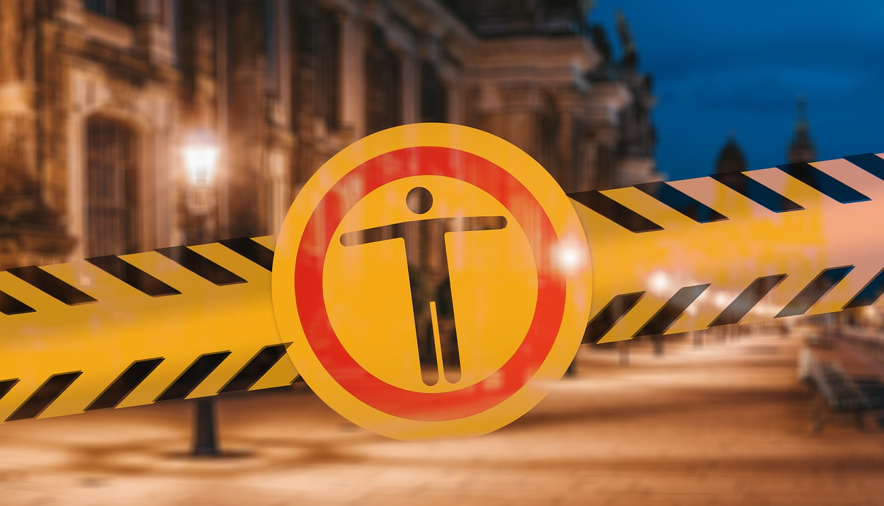 Coprifuoco: tortura morale delle persone libere