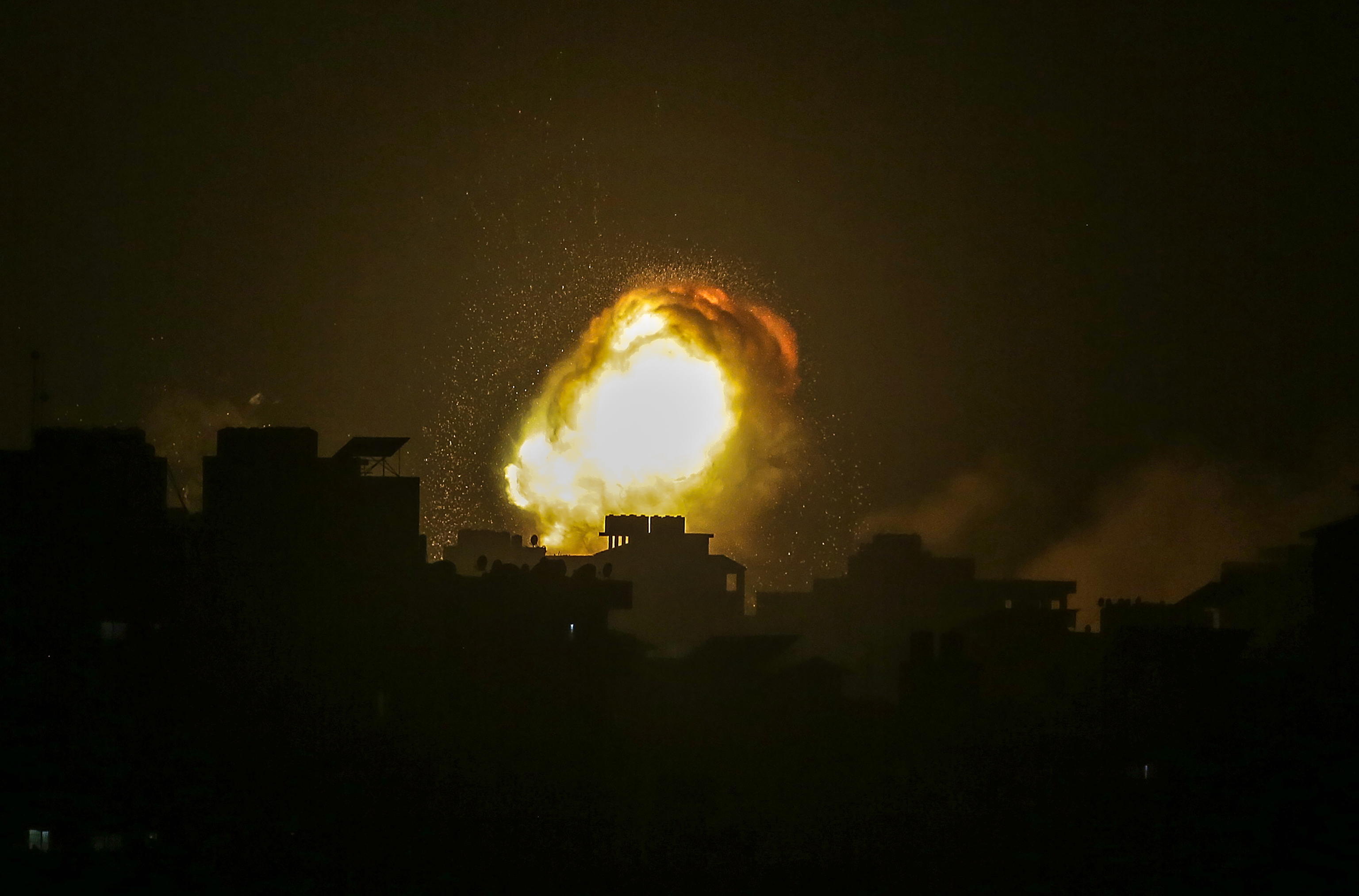 Striscia di Gaza: notte di combattimenti