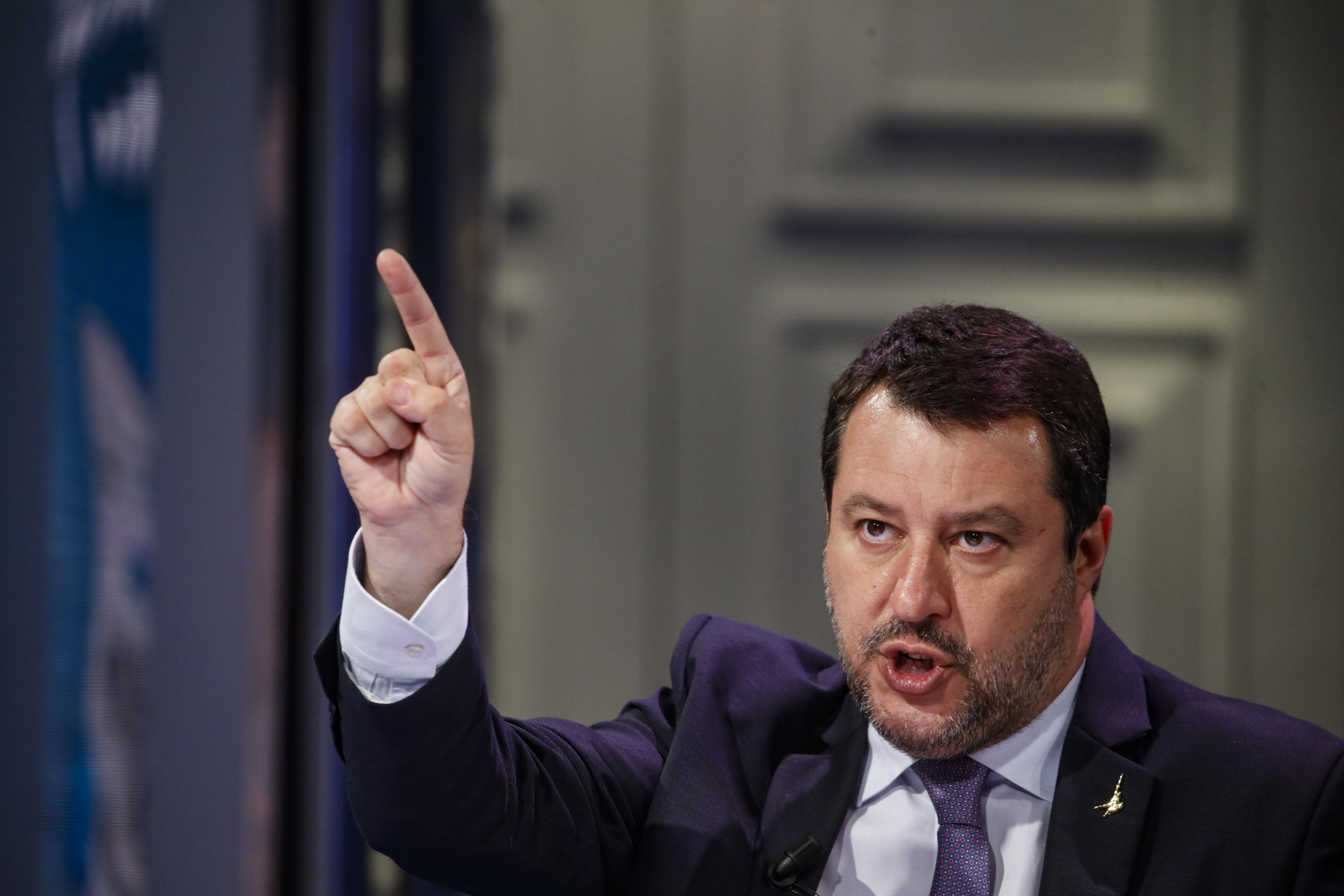 Oltre il principio di non contraddizione: Salvini colpevole e innocente