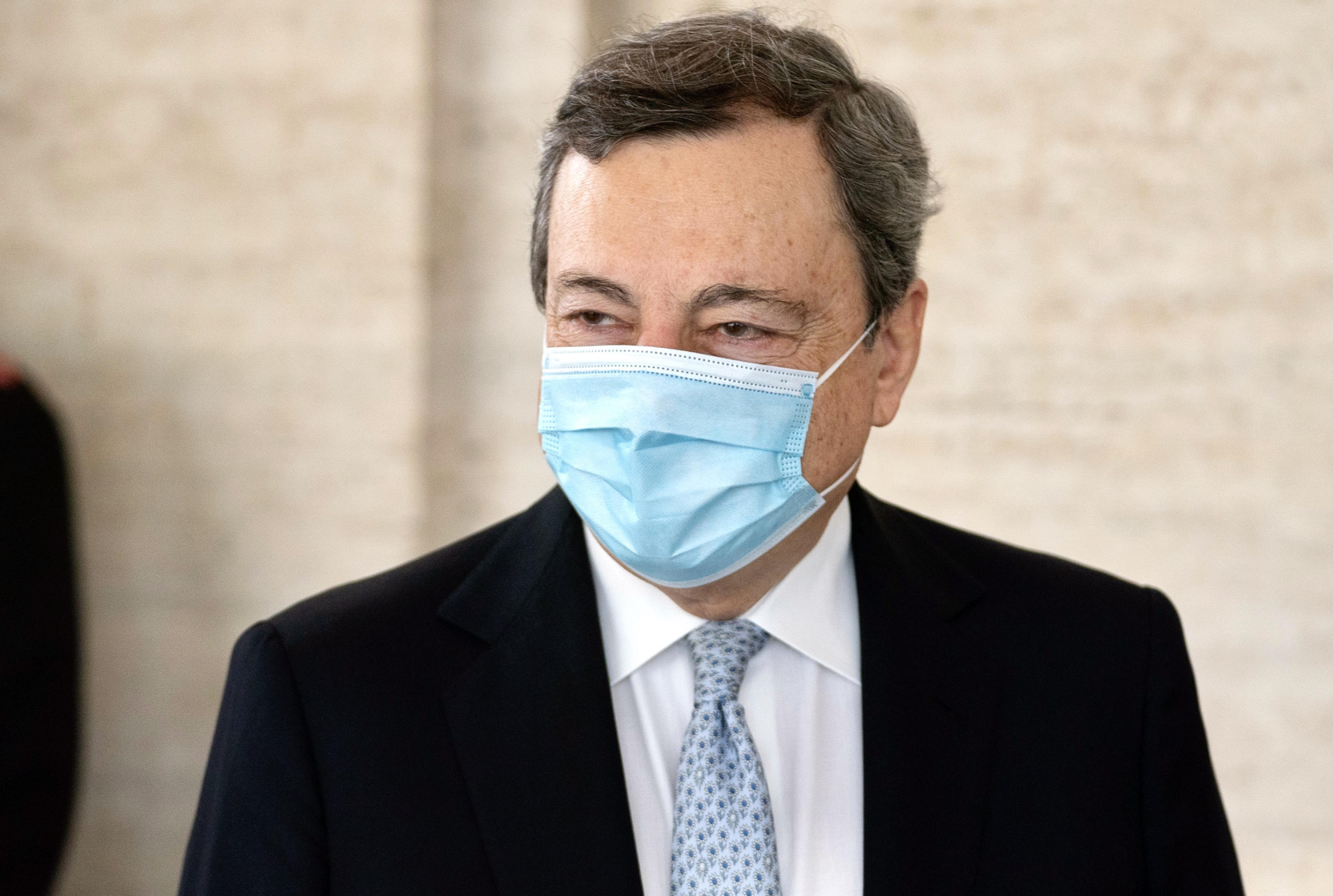 Draghi: “La strategia è vaccinare e osservare le regole”