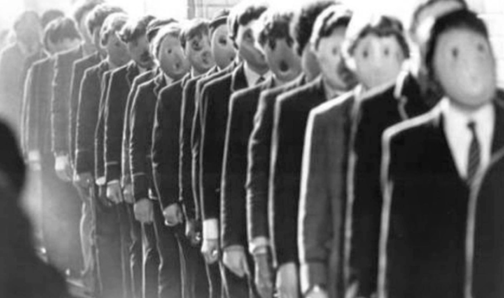 Egoismo individualistico e conformismo di massa