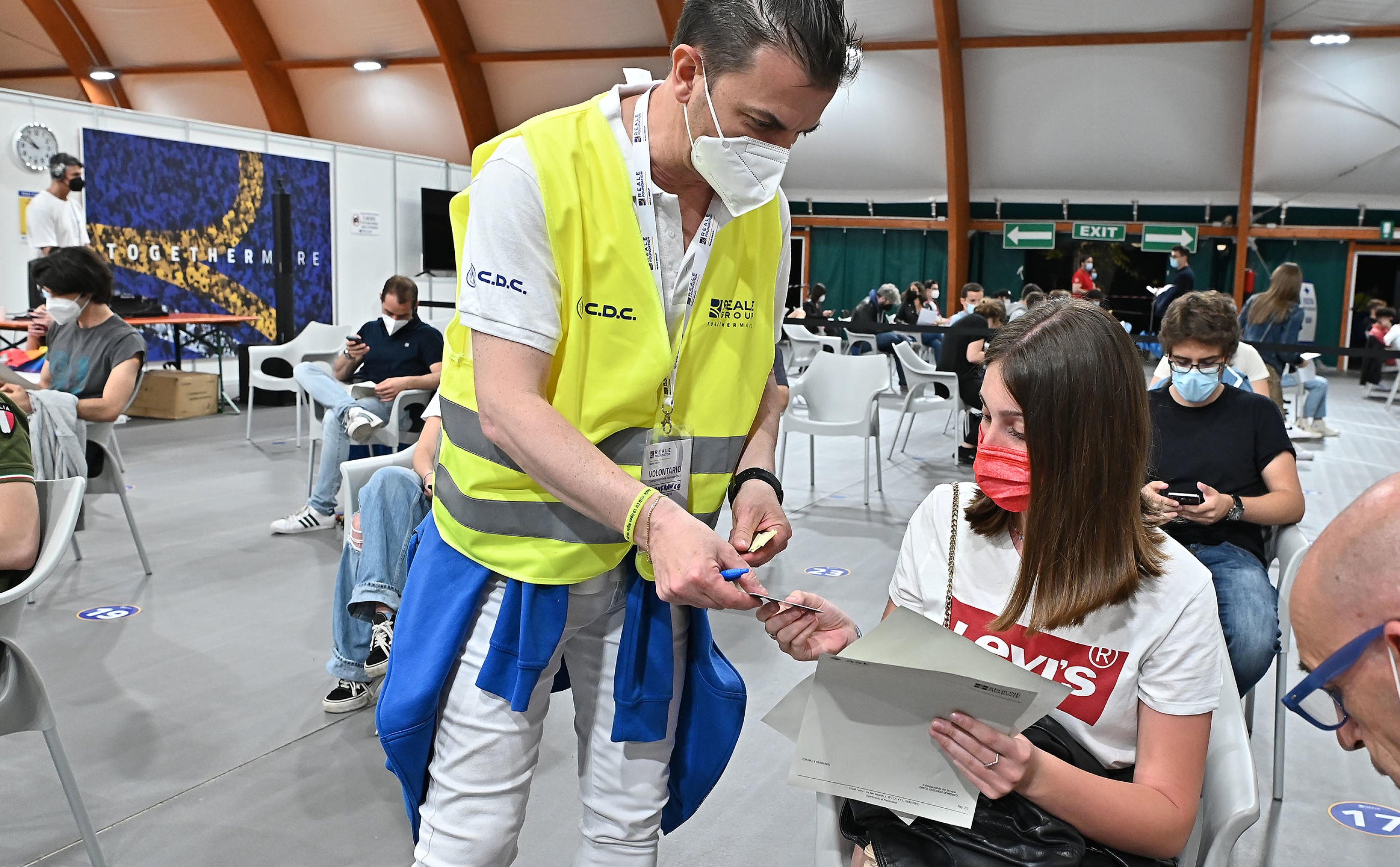 Guerra al virus e ai complessati dalla virologia