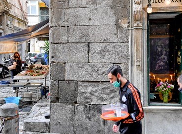 La deprimente covidiozia della mascherina
