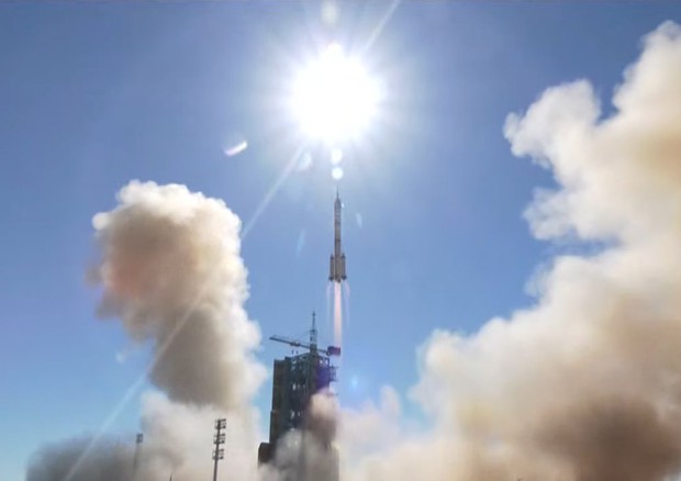 Partiti i tre astronauti diretti al Palazzo celeste
