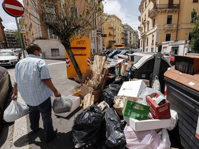 Roma e miasmi: è caos rifiuti