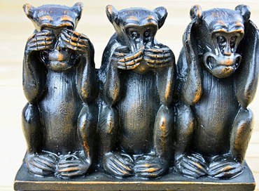 Il lato oscuro dell’animale umano: le tre scimmiette