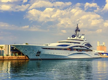 Il radical chic e la (f)lotta di classe contro chi compra i superyacht dell’industria nautica