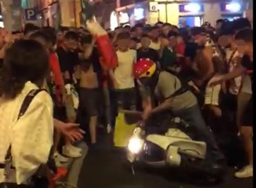 Schiaffi al rider: la festa dell’idiozia