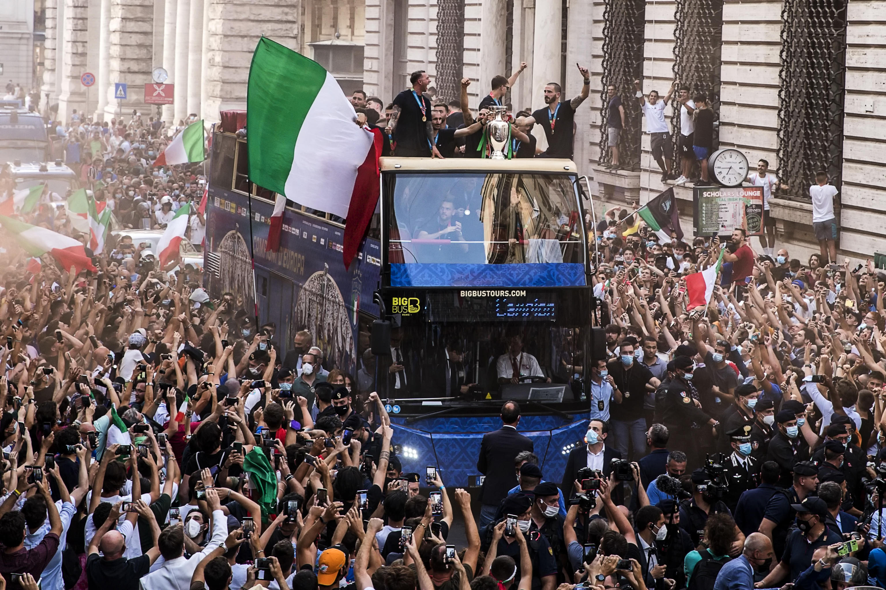 La “trattativa” tra chi la spara più grossa