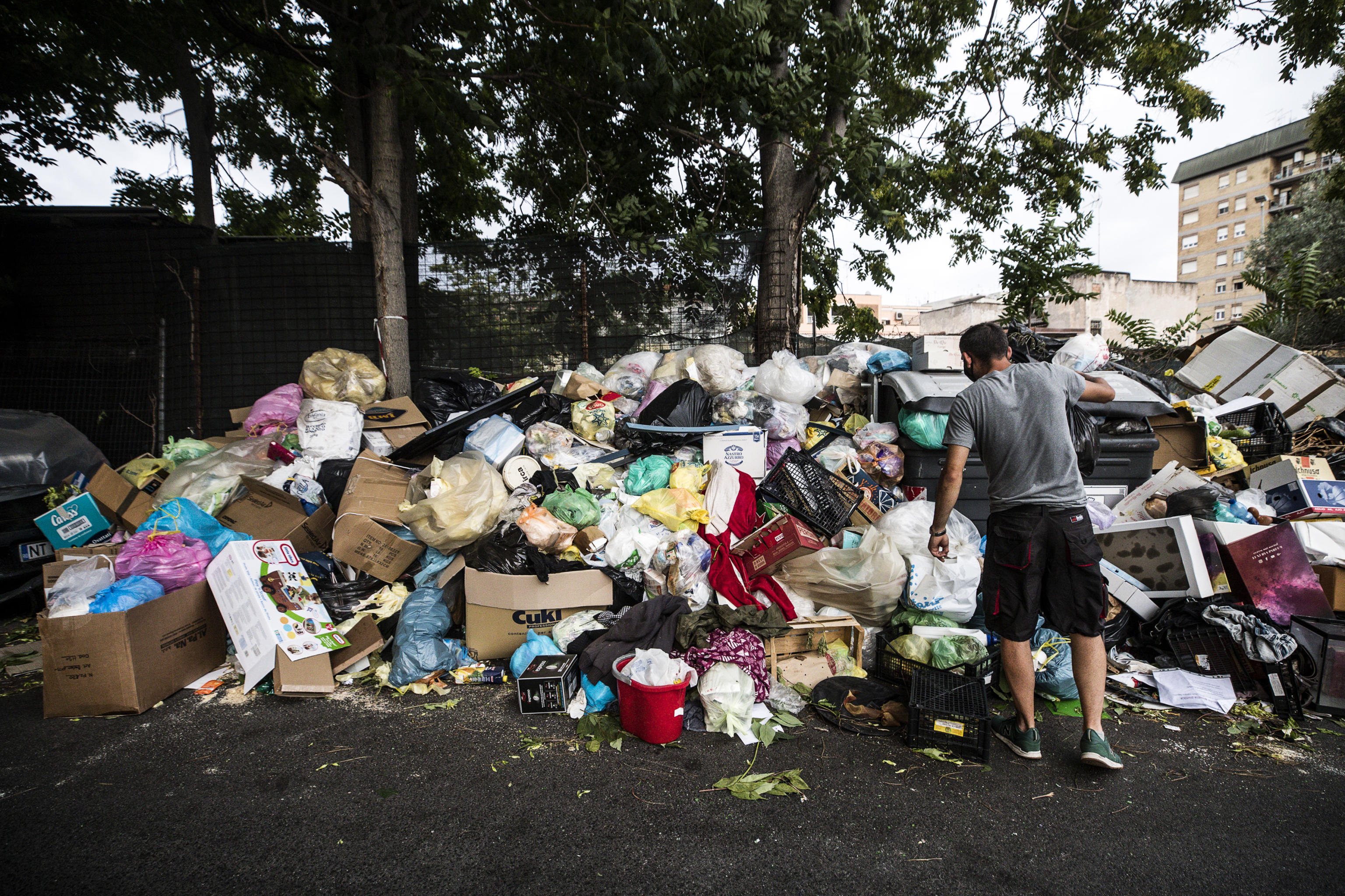 Emergenza rifiuti a Roma, una maionese impazzita