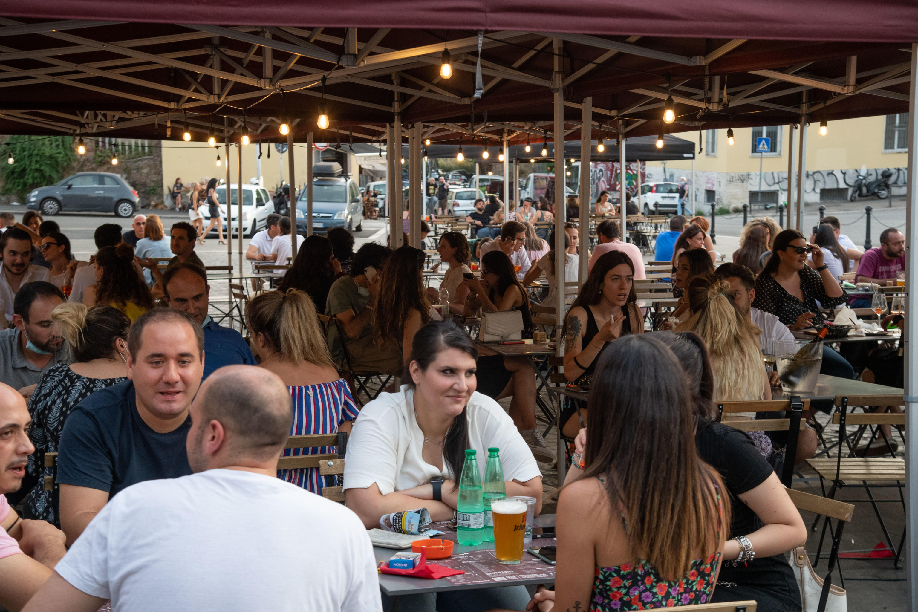 Cabina di regia: “Dal 5 agosto Green pass per ristoranti, cinema e palestre”