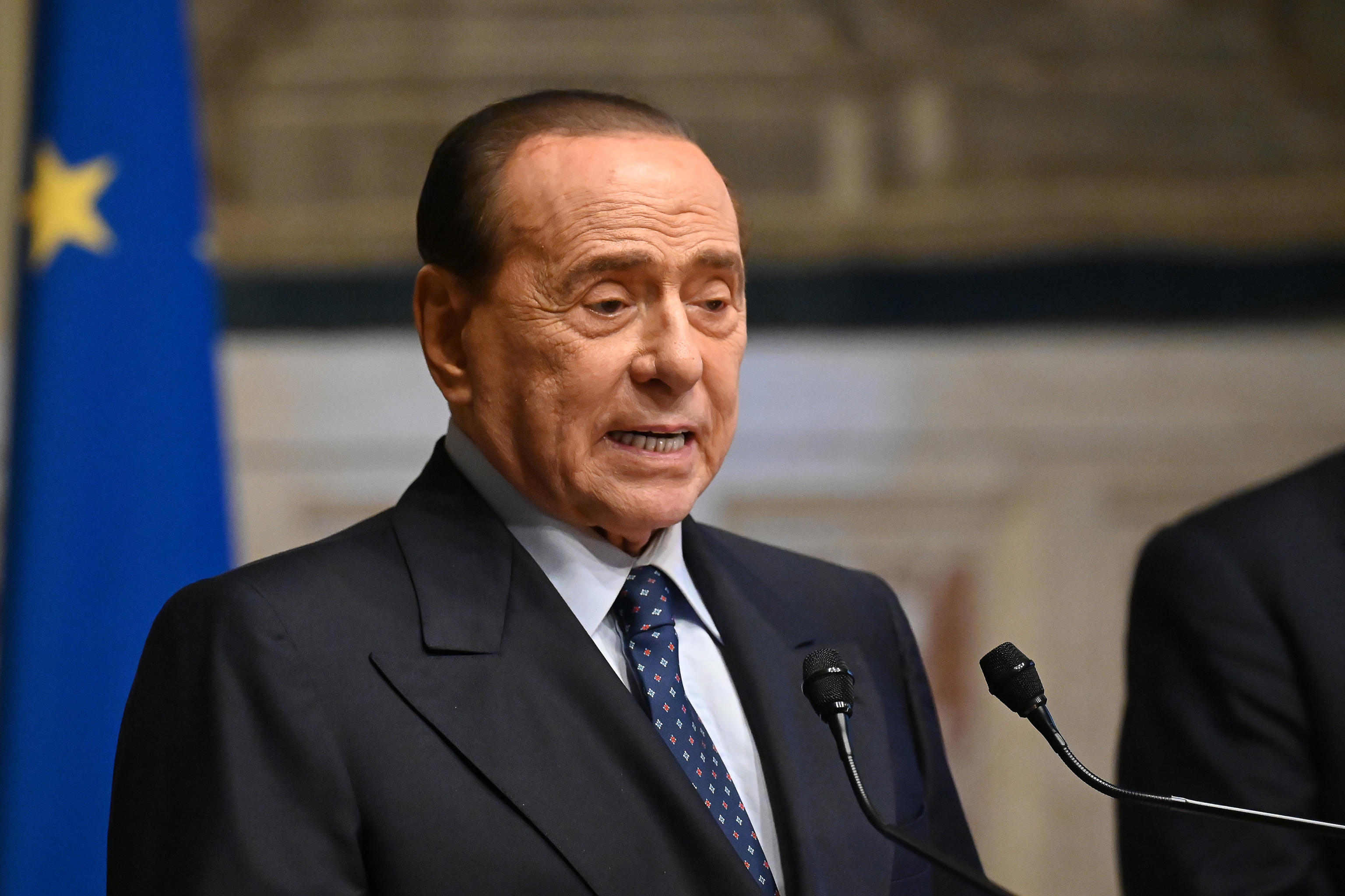 Berlusconi: “Chi non si vaccina accetti le limitazioni” 