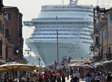 Stop alle grandi navi a Venezia, ok del Senato