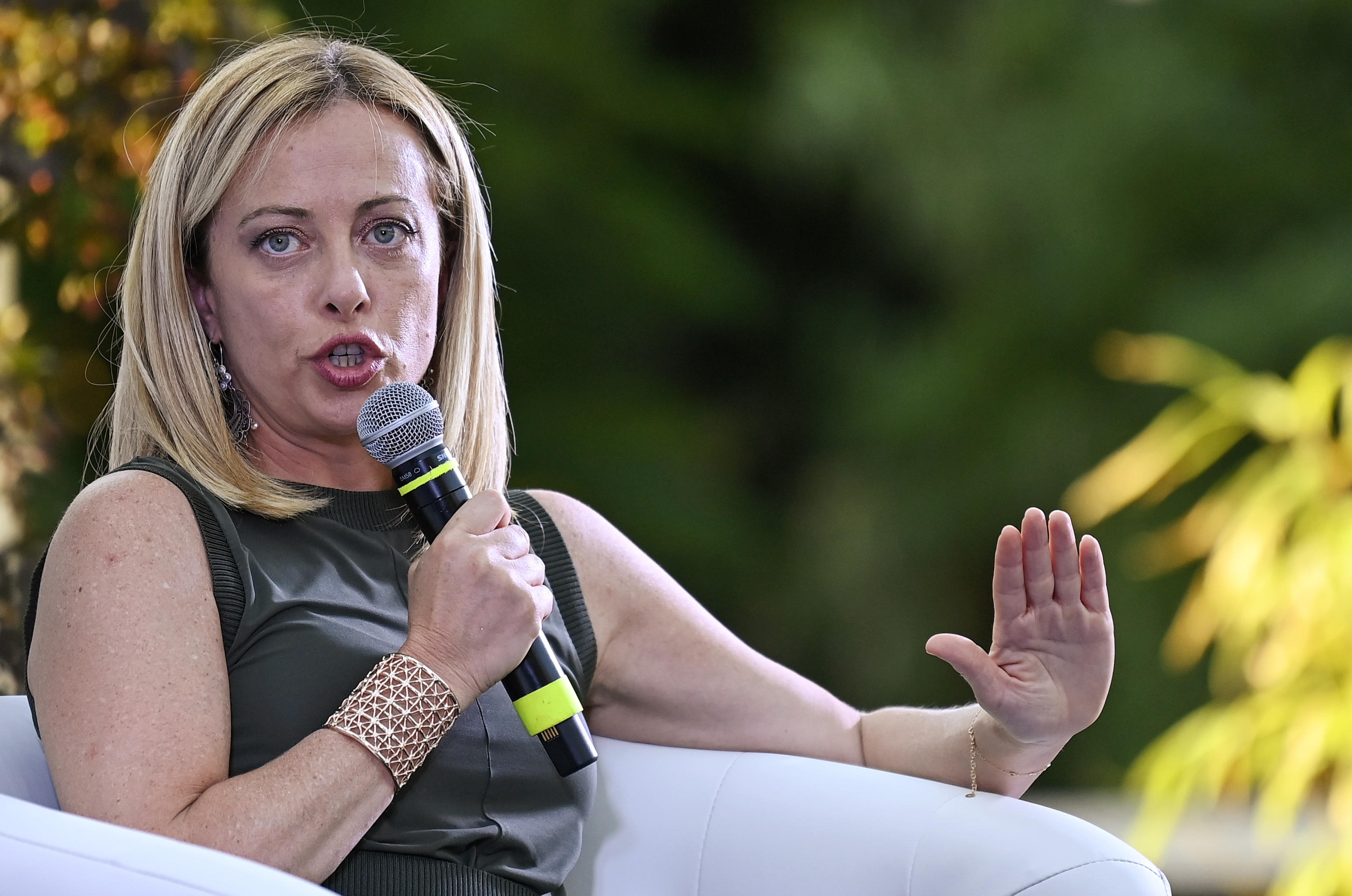 Meloni: “Sono favorevole che lo Stato sostenga l’editoria” 