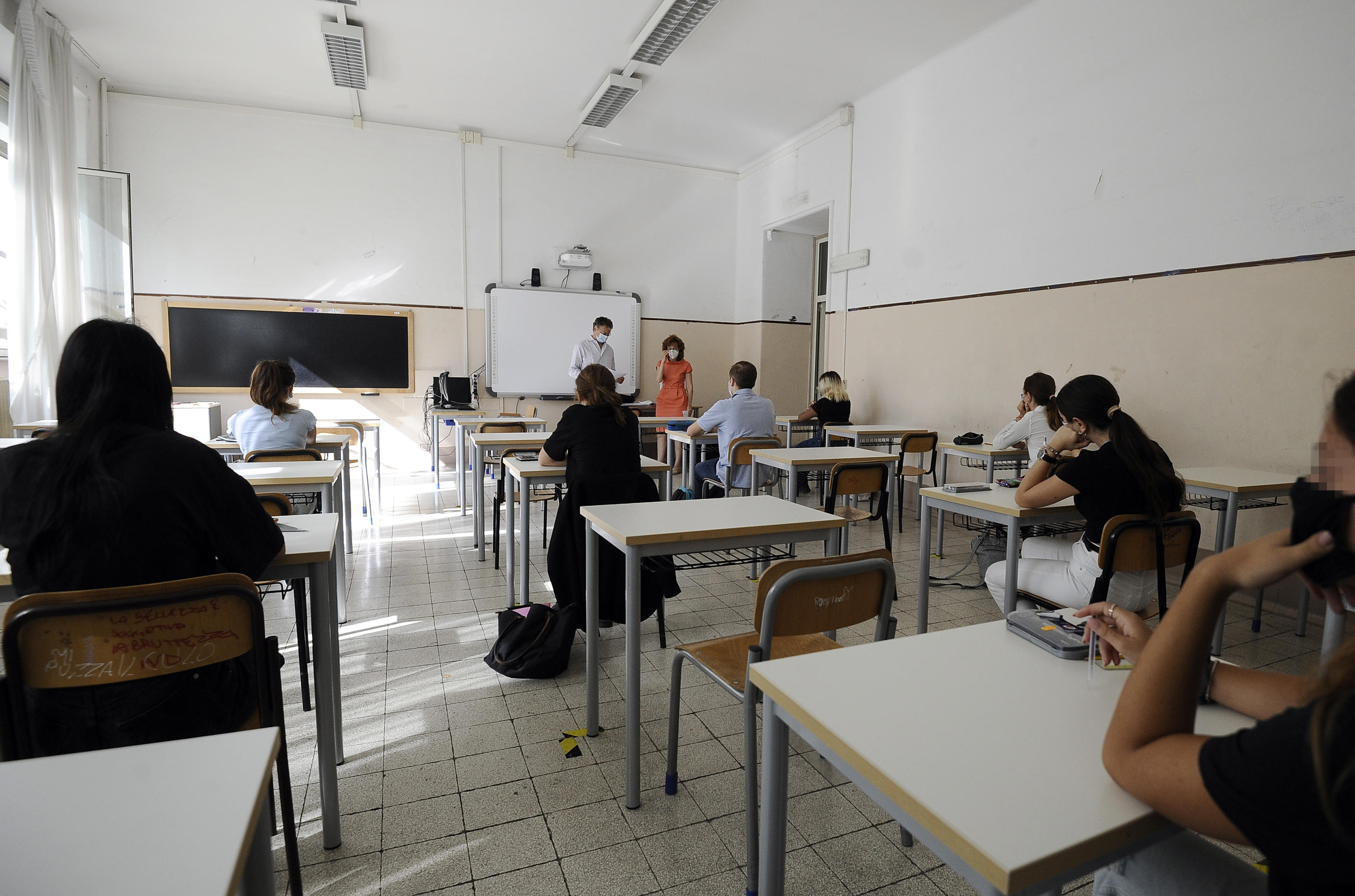 Green pass e scuole, l’orrendo trucchetto sulle mascherine