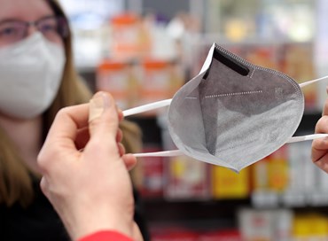 Giù la maschera