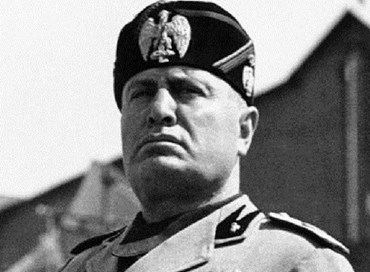 Il fascismo eterno in abiti civili